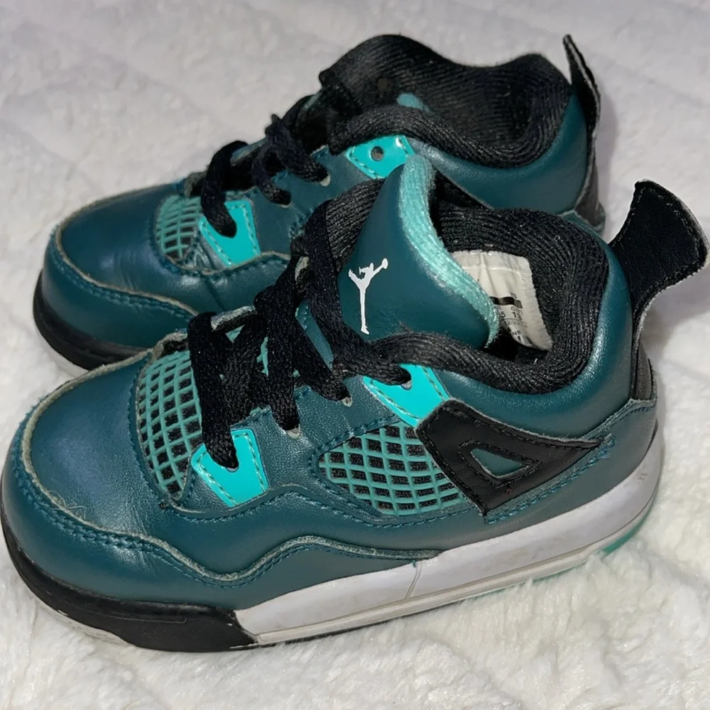 Jordan Kids Teal and Black Sneakers